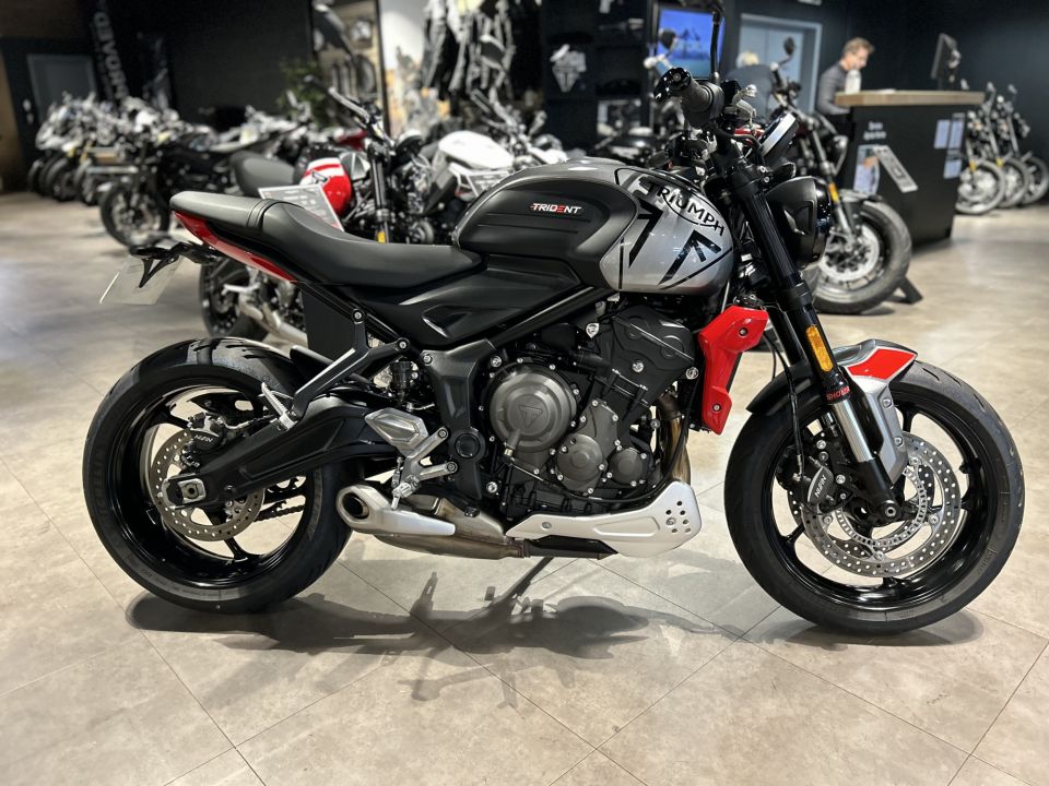 TRIUMPH TRIDENT 660 4