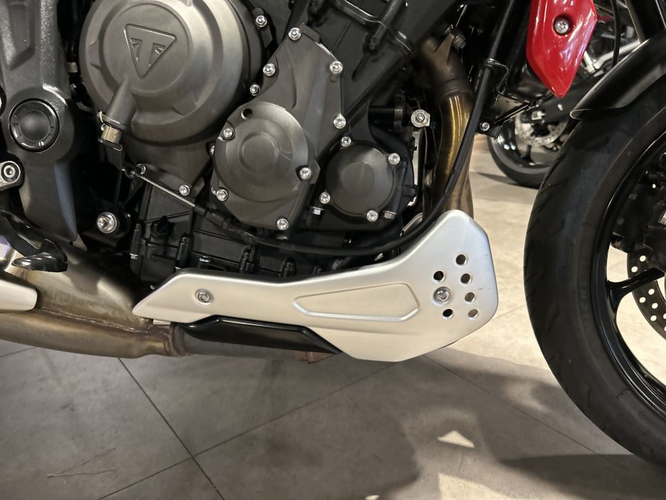 TRIUMPH TRIDENT 660 4