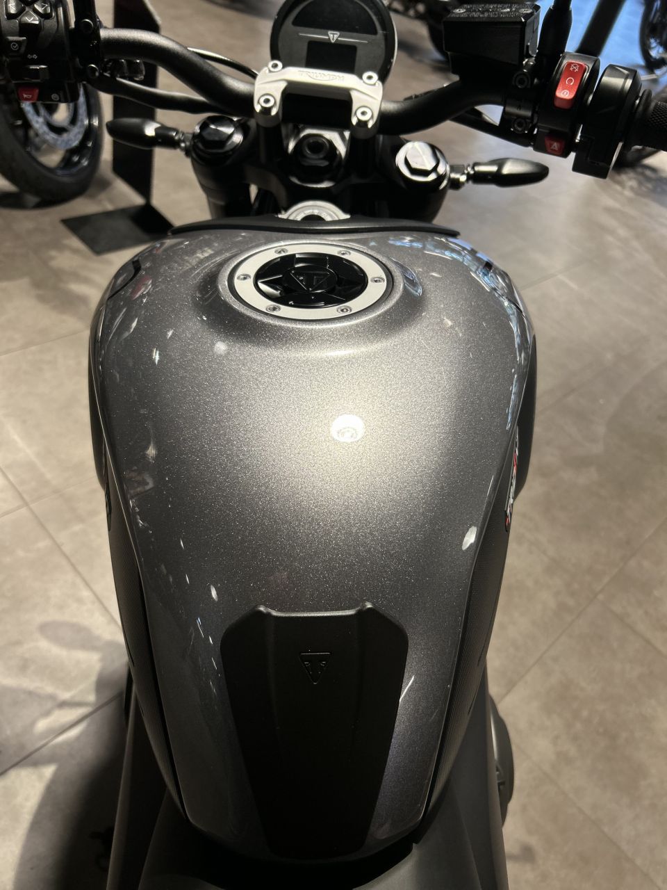 TRIUMPH TRIDENT 660 4