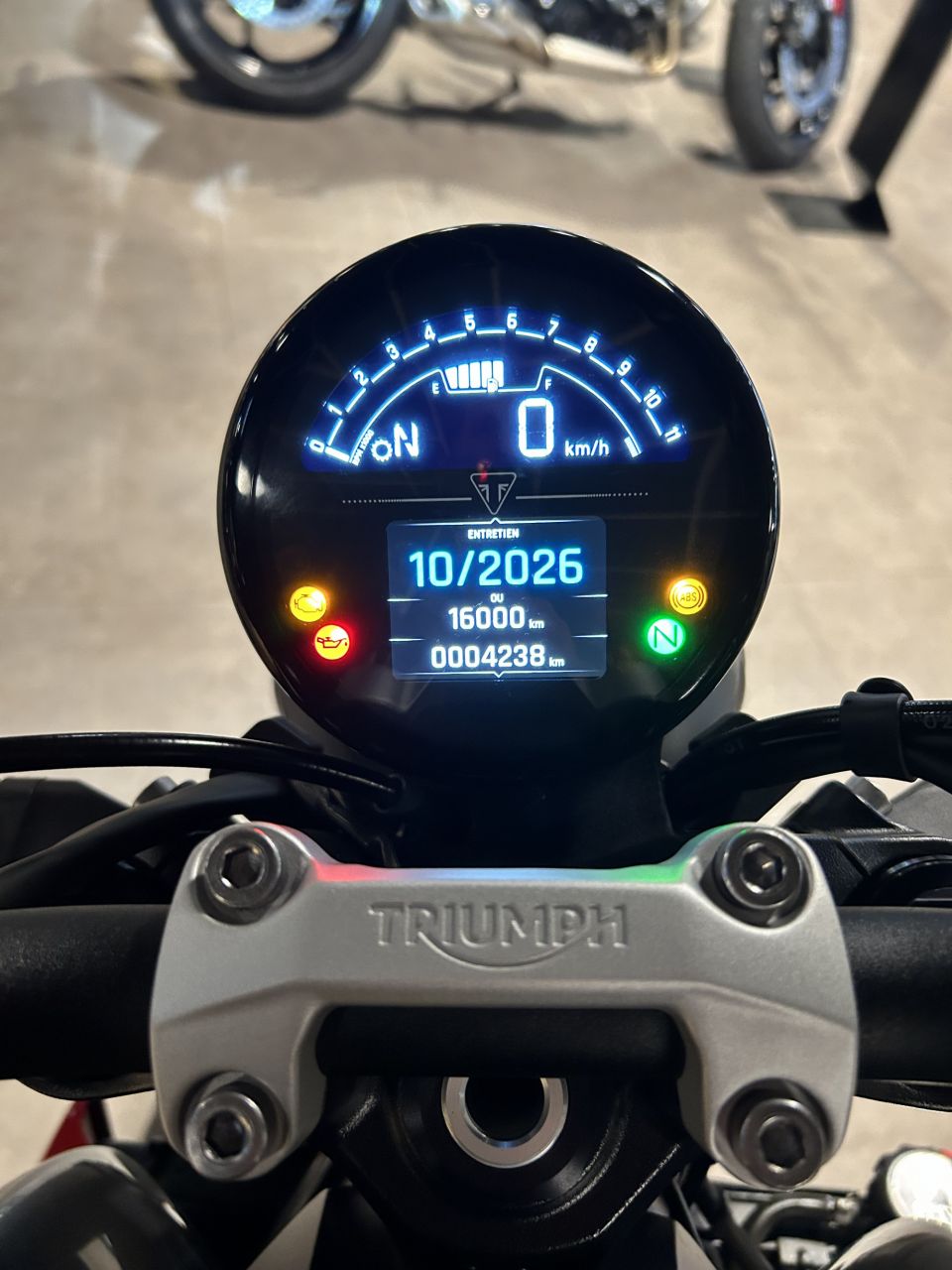 TRIUMPH TRIDENT 660 4