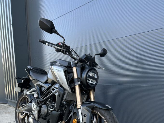 HONDA CB 125 R 4