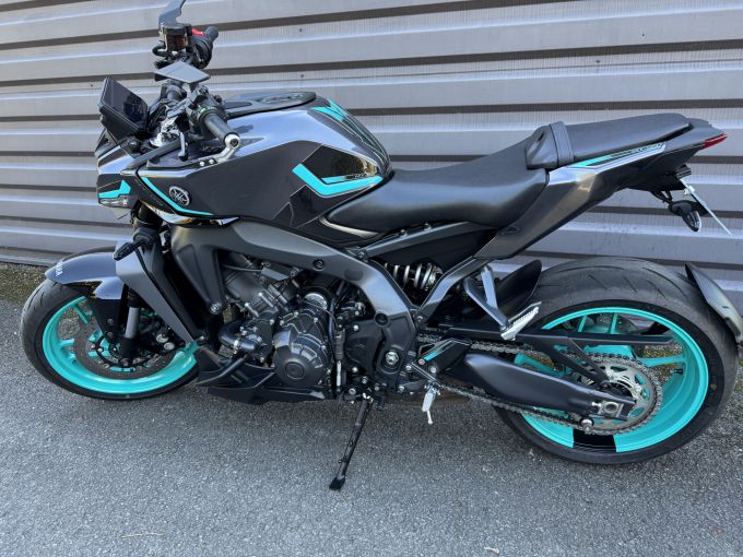 YAMAHA MT-09 4