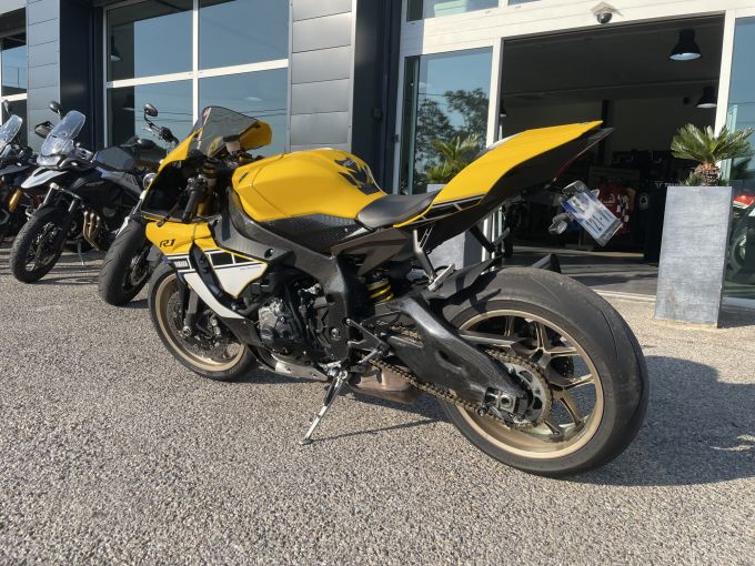 YAMAHA YZF 1000 R1 60TH 4