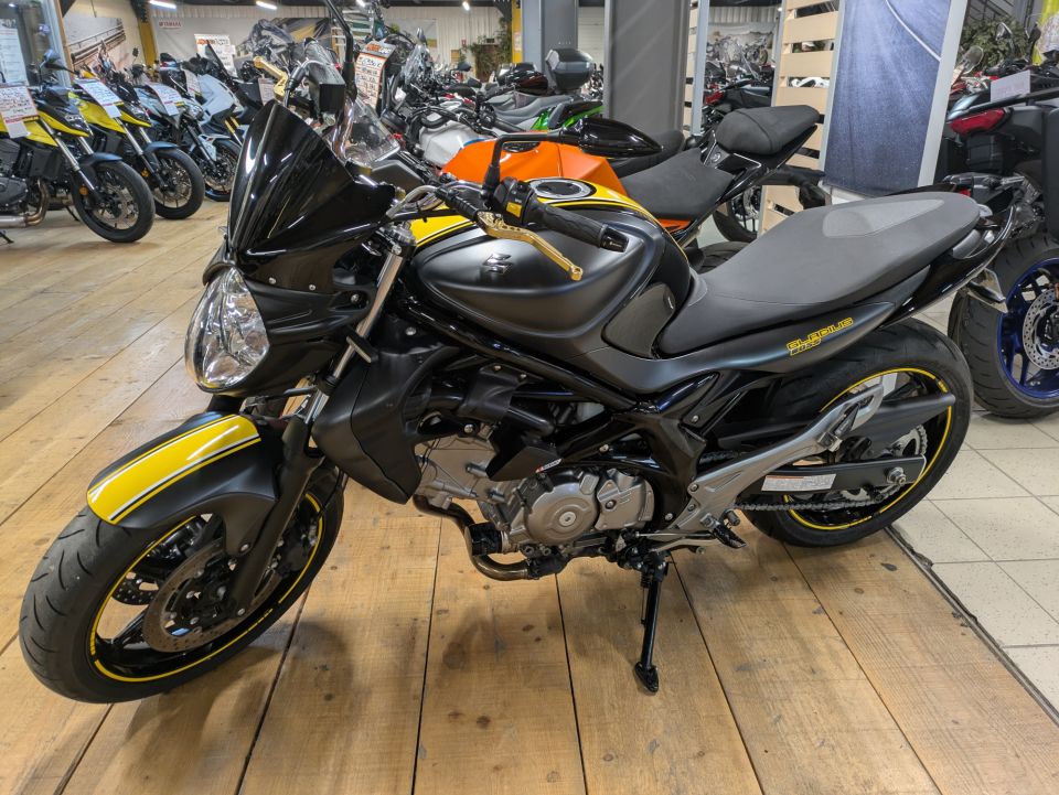 SUZUKI GLADIUS 650 4
