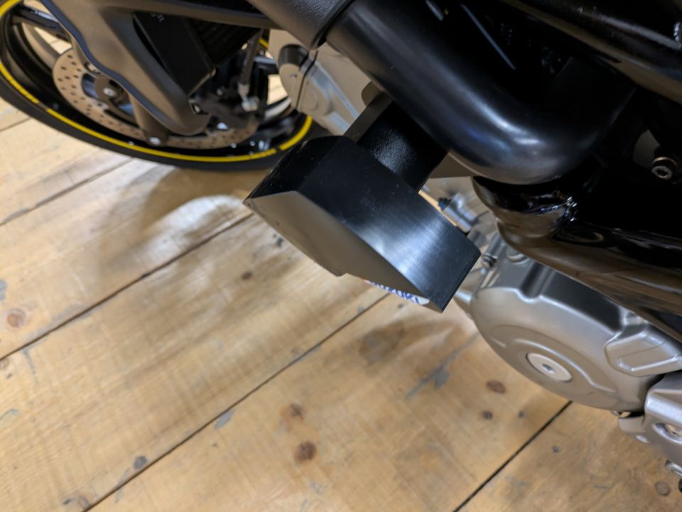 SUZUKI GLADIUS 650 4