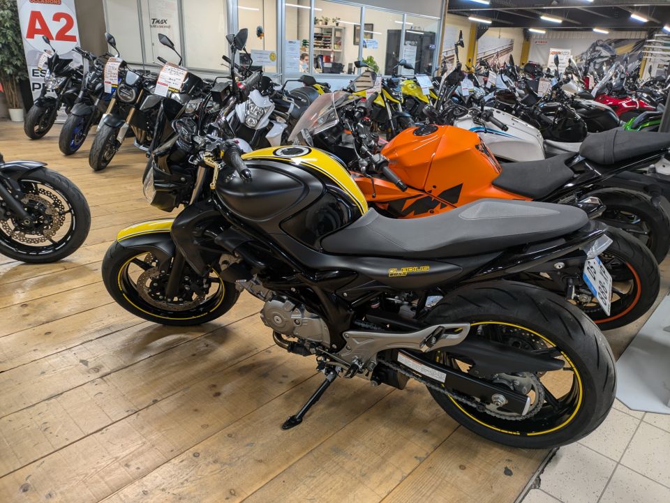 SUZUKI GLADIUS 650 4