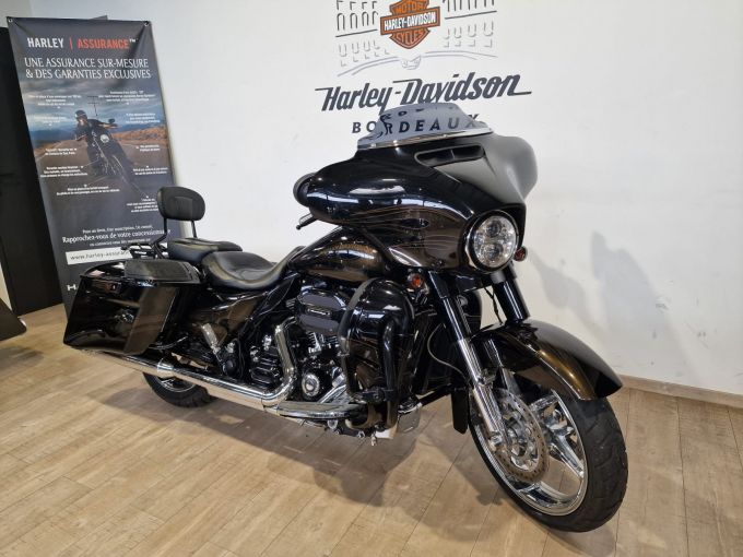 HARLEY-DAVIDSON TOURING STREET GLIDE 1800 CVO 4