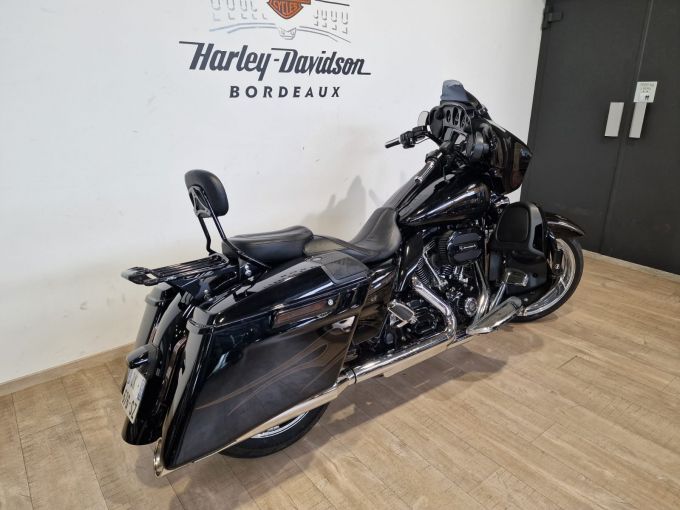 HARLEY-DAVIDSON TOURING STREET GLIDE 1800 CVO 4