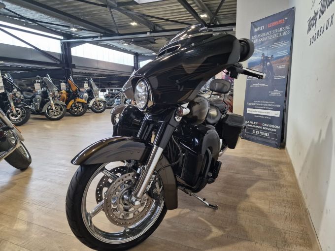 HARLEY-DAVIDSON TOURING STREET GLIDE 1800 CVO 4