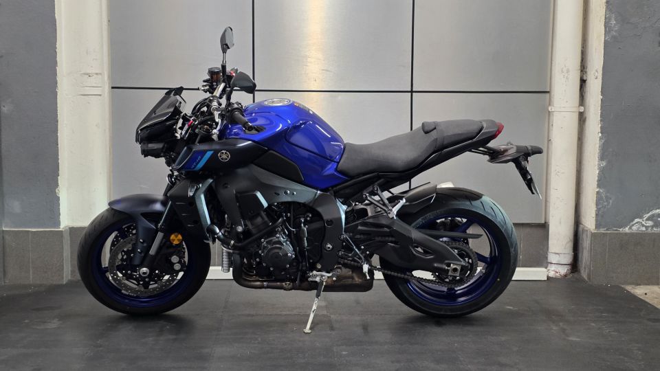 YAMAHA MT-10 4