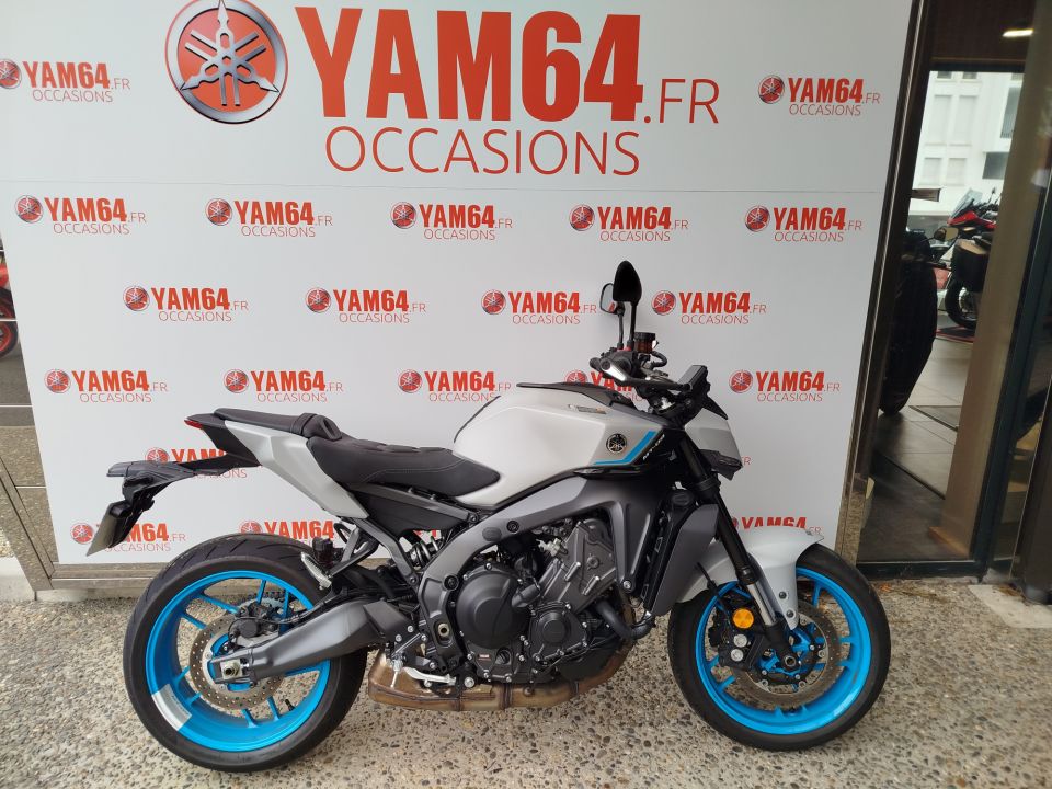 YAMAHA MT-09 4