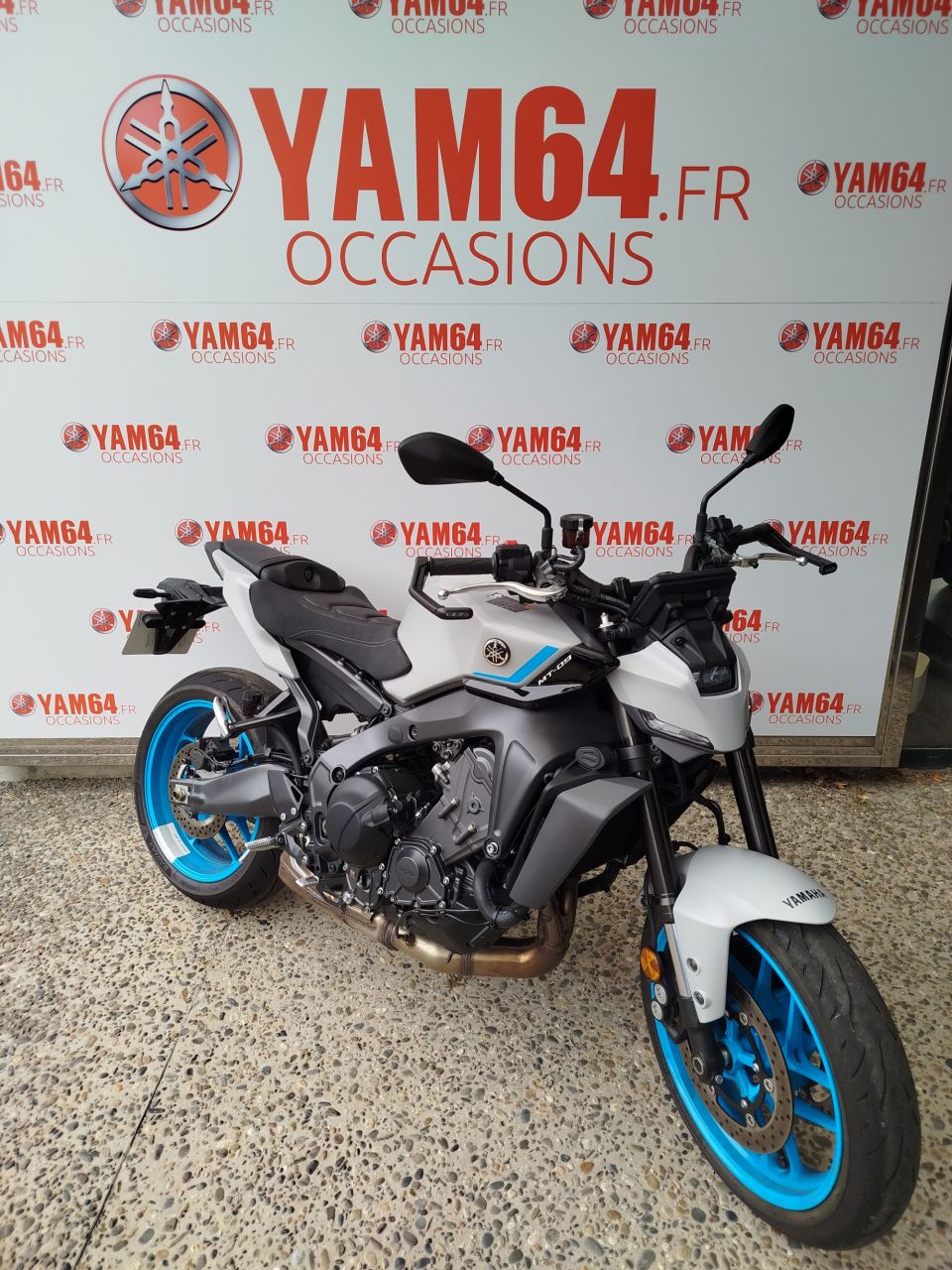 YAMAHA MT-09 4