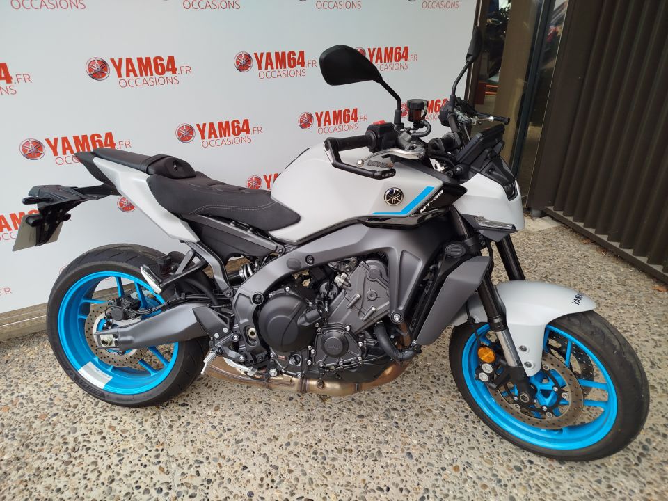 YAMAHA MT-09 4