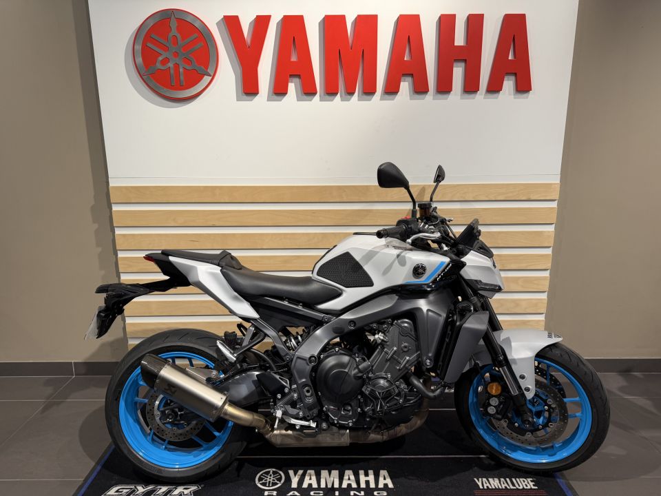YAMAHA MT-09 4
