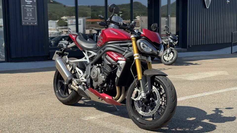 TRIUMPH SPEED TRIPLE 1200 RS 4