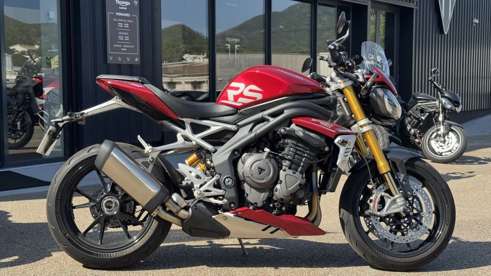 TRIUMPH SPEED TRIPLE 1200 RS 4