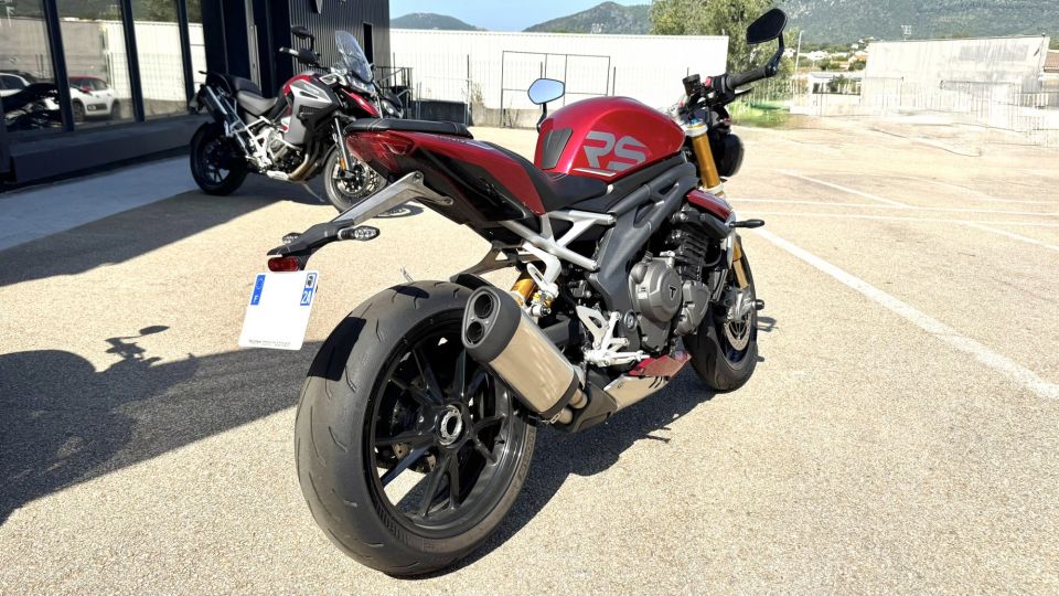 TRIUMPH SPEED TRIPLE 1200 RS 4