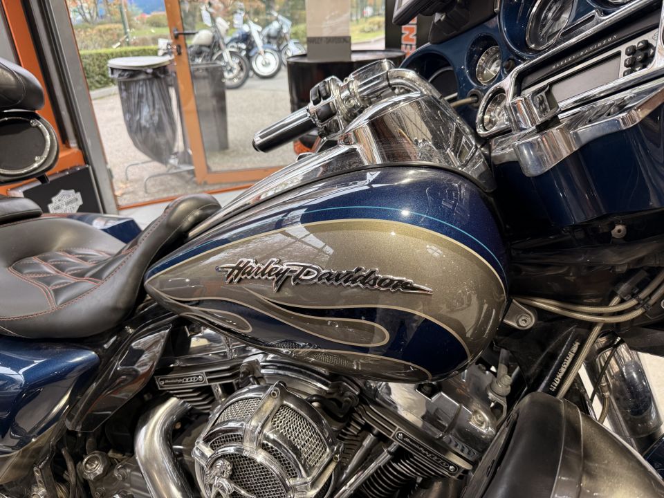 HARLEY-DAVIDSON TOURING ELECTRA GLIDE 1800 CVO 4