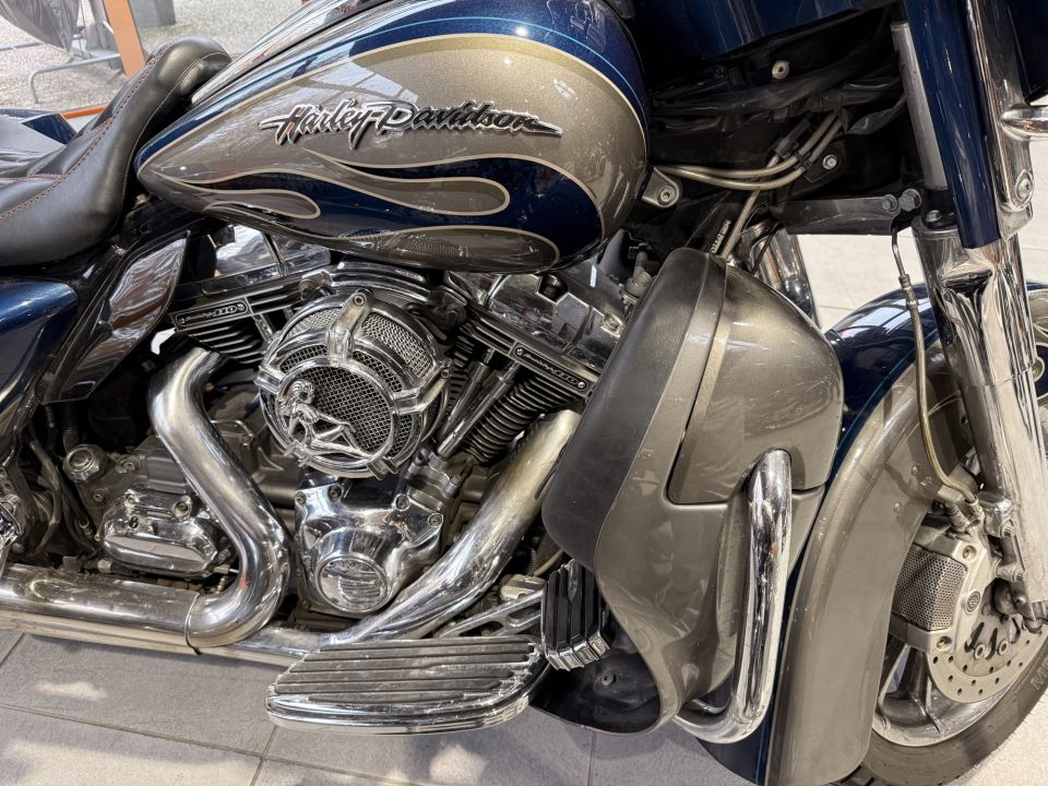 HARLEY-DAVIDSON TOURING ELECTRA GLIDE 1800 CVO 4