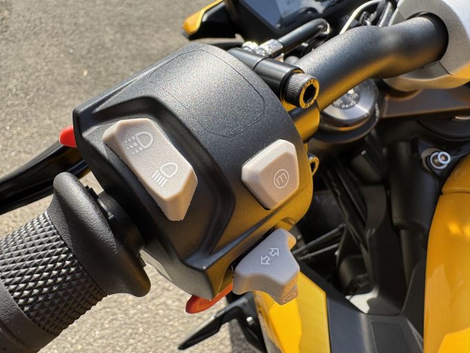 TRIUMPH STREET TRIPLE 765 RS 4