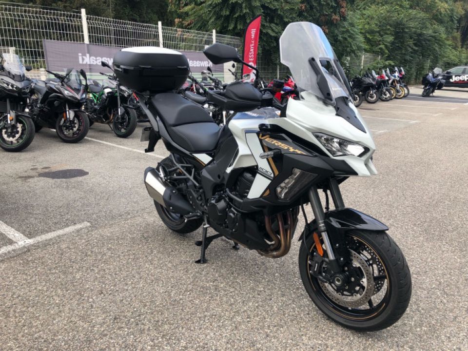 KAWASAKI VERSYS 1100 SE 4