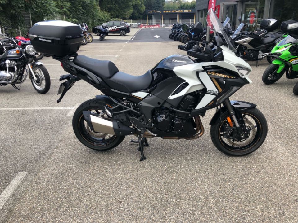 KAWASAKI VERSYS 1100 SE 4