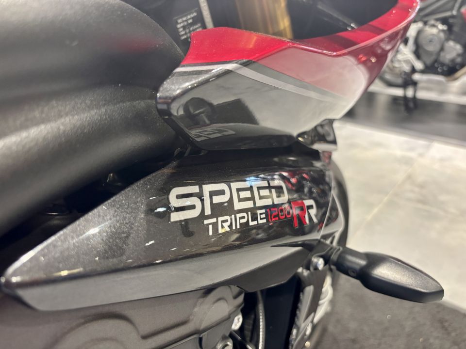 TRIUMPH SPEED TRIPLE 1200 RR 4