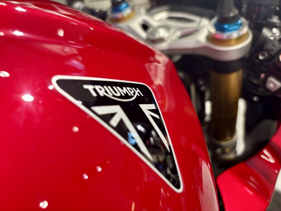 TRIUMPH SPEED TRIPLE 1200 RR 4
