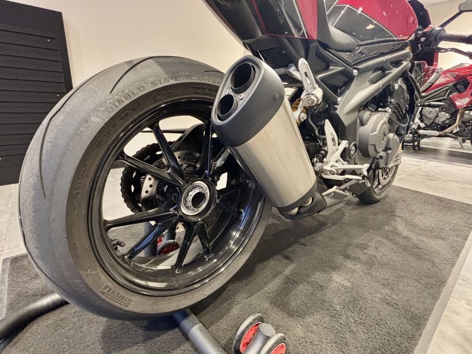 TRIUMPH SPEED TRIPLE 1200 RR 4