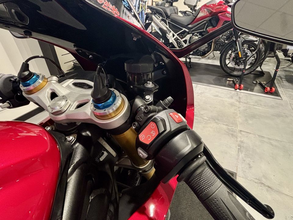 TRIUMPH SPEED TRIPLE 1200 RR 4