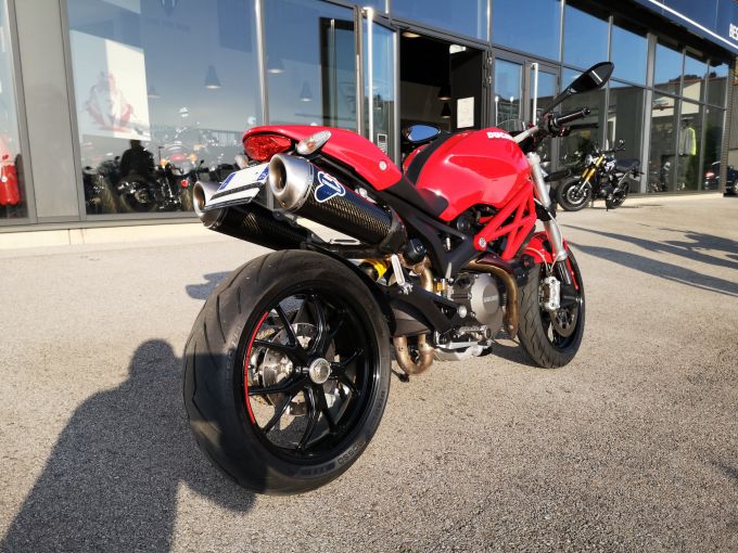 DUCATI MONSTER 796 4