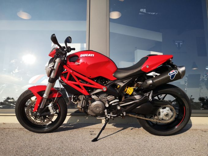 DUCATI MONSTER 796 4