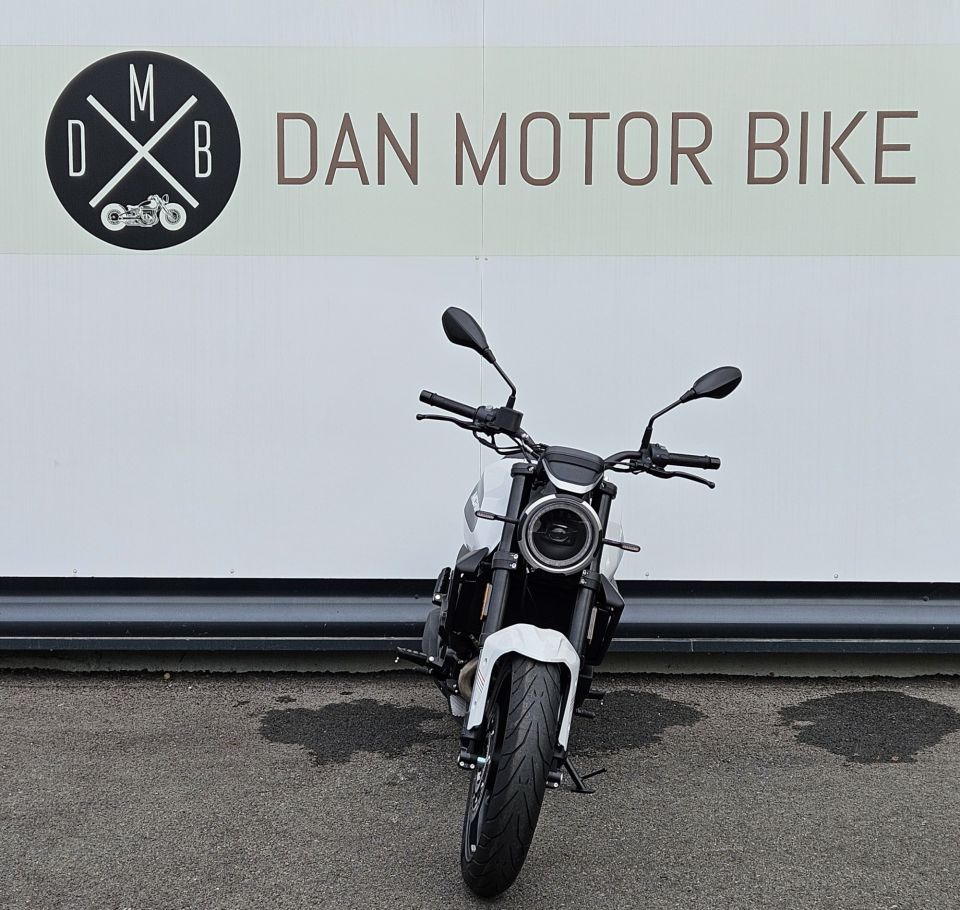 MOTO MORINI SEIEMMEZZO STR 650 4