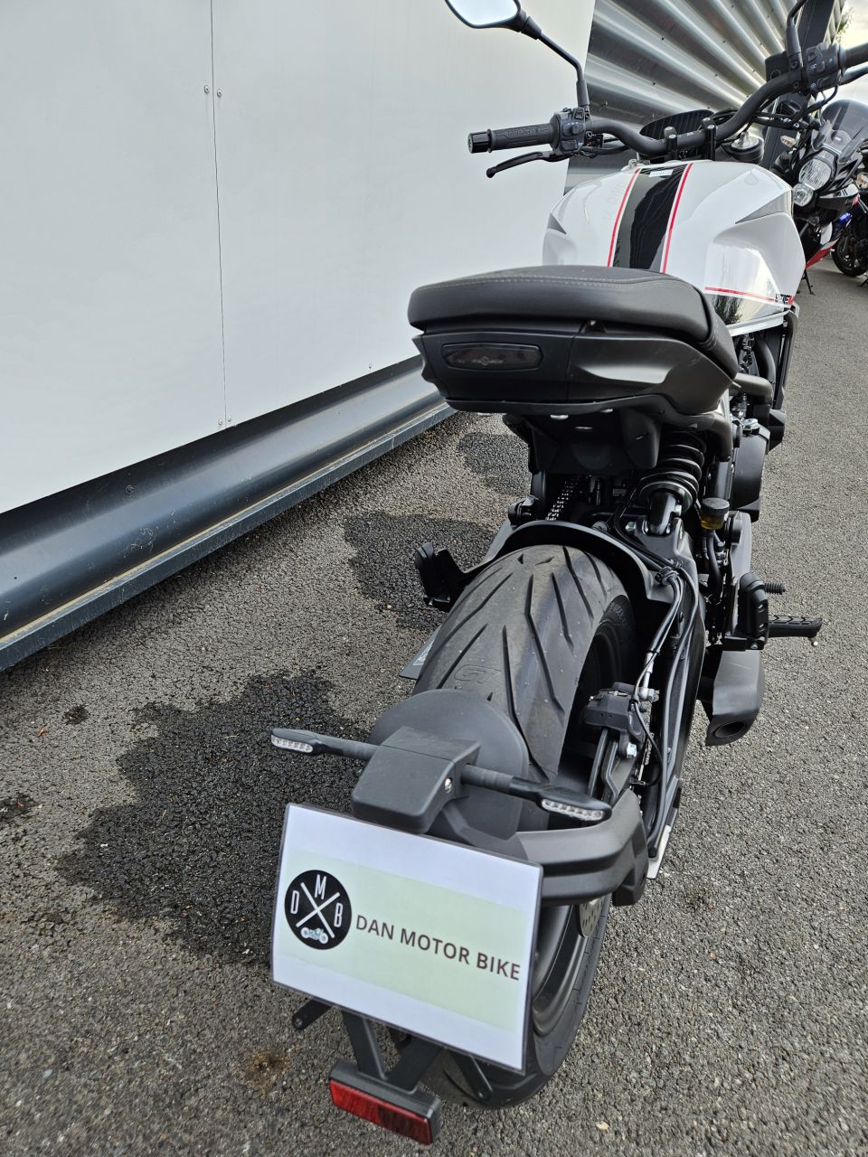 MOTO MORINI SEIEMMEZZO STR 650 4