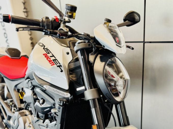 DUCATI MONSTER + 937 4