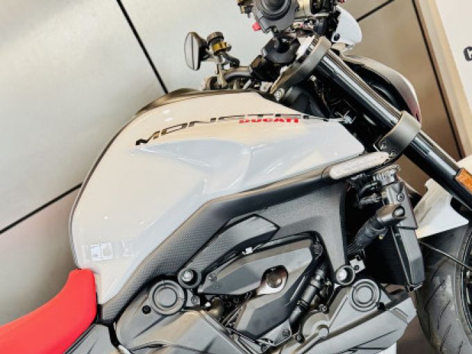 DUCATI MONSTER + 937 4