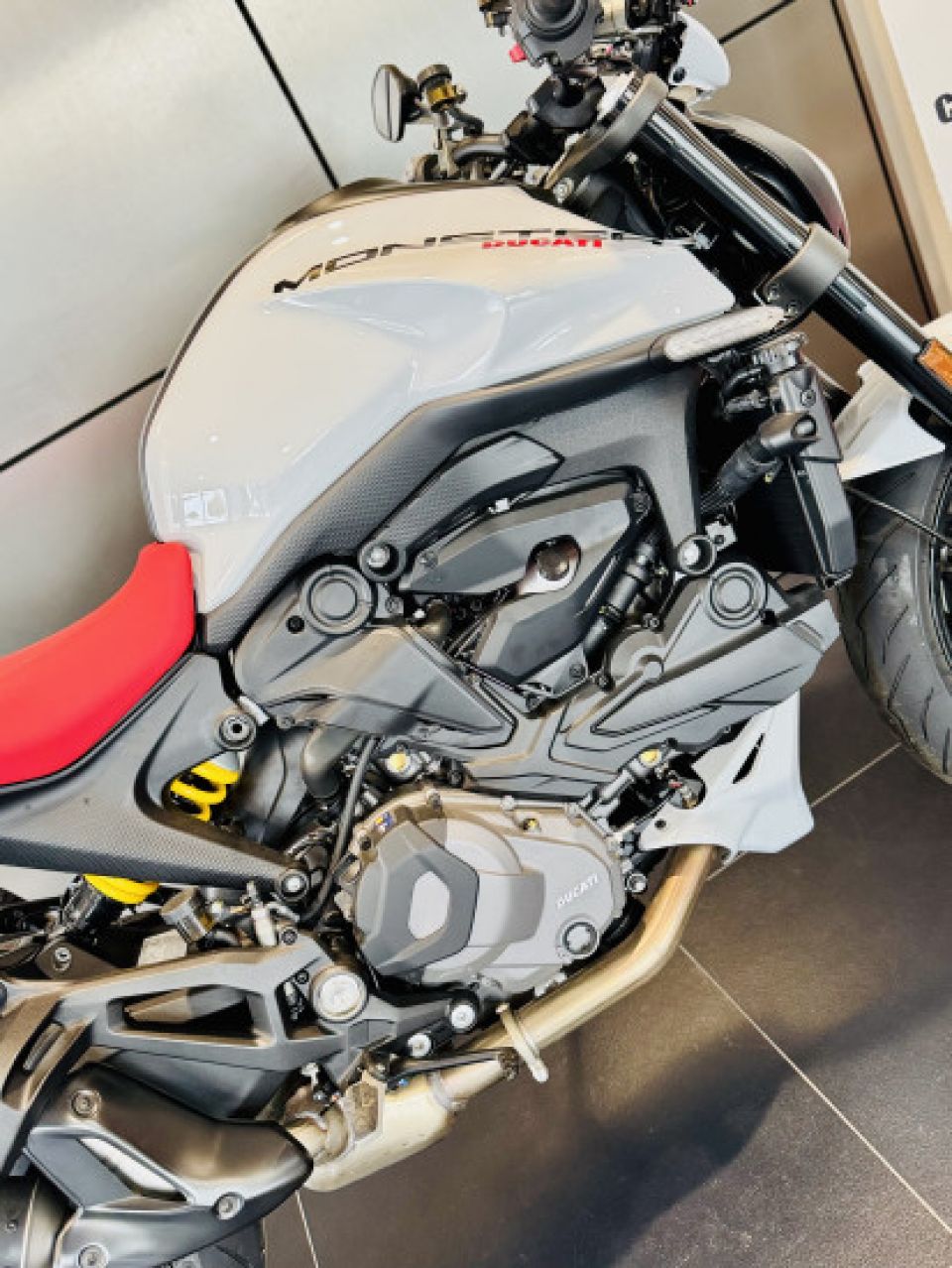 DUCATI MONSTER + 937 4