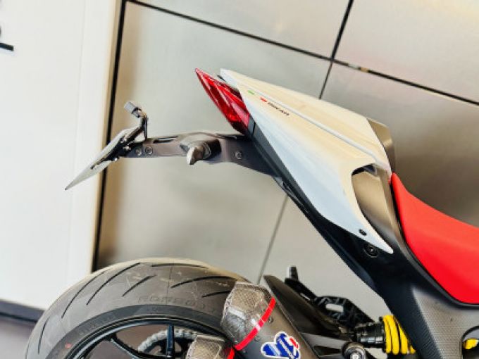 DUCATI MONSTER + 937 4