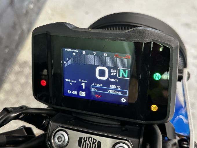 YAMAHA XSR 900 4