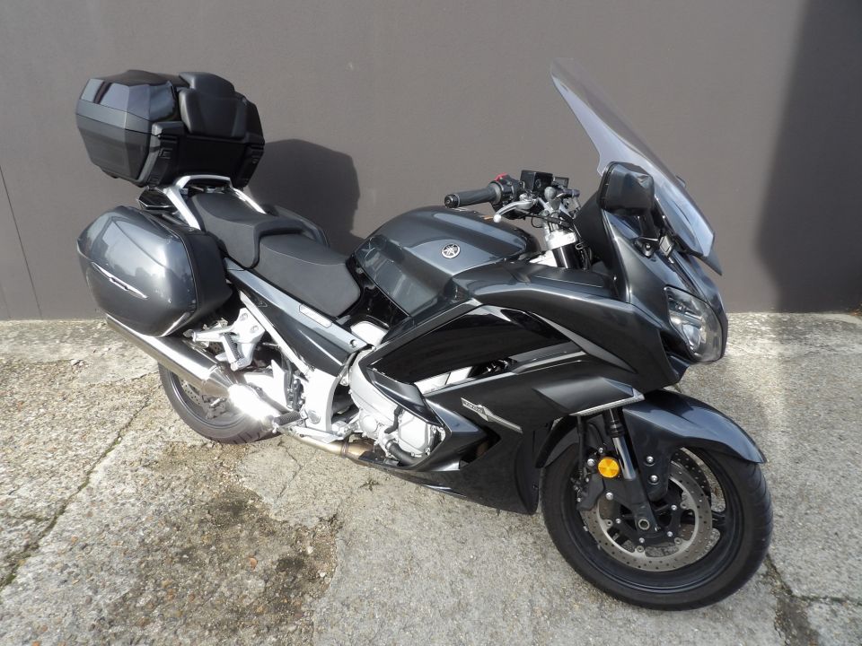 YAMAHA FJR 1300 AE 4