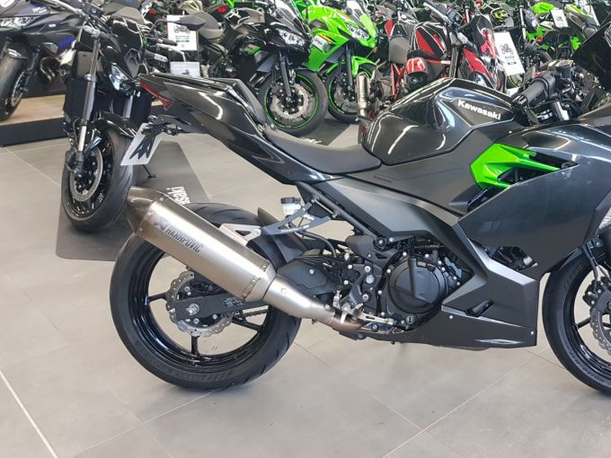 KAWASAKI NINJA 400 4