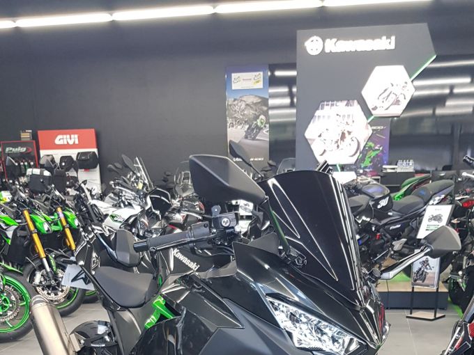 KAWASAKI NINJA 400 4