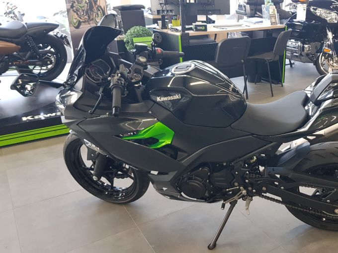 KAWASAKI NINJA 400 4