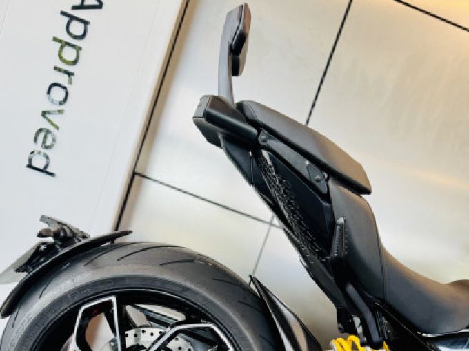 DUCATI DIAVEL V4 4