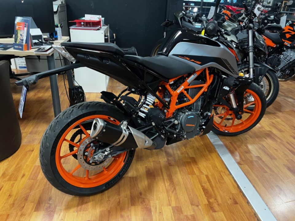 KTM 390 DUKE 4