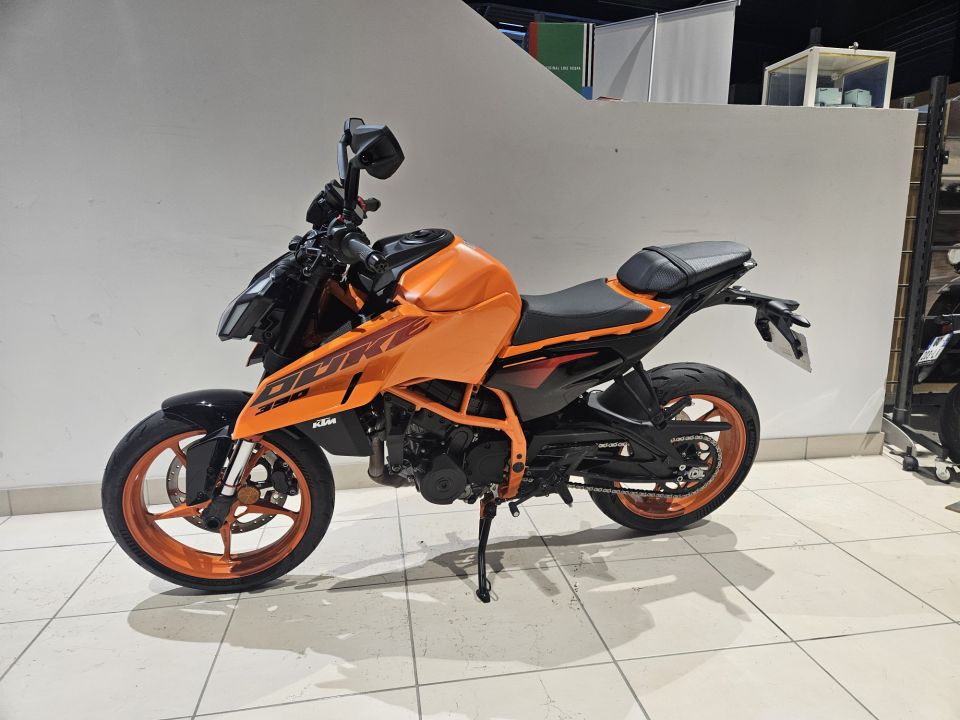 KTM 390 DUKE 4