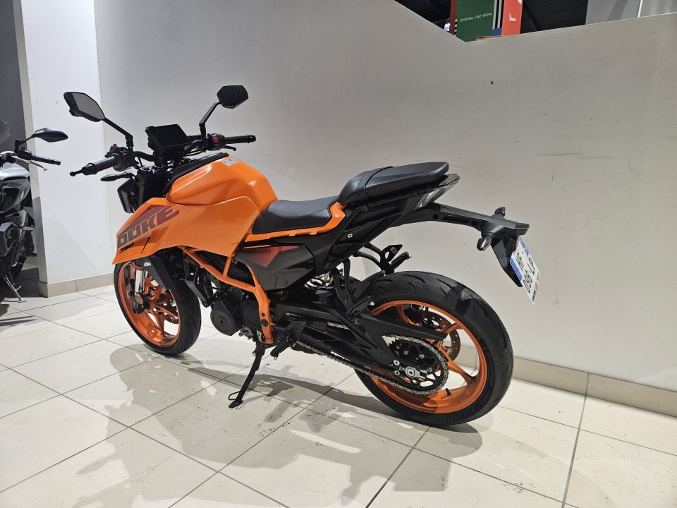 KTM 390 DUKE 4