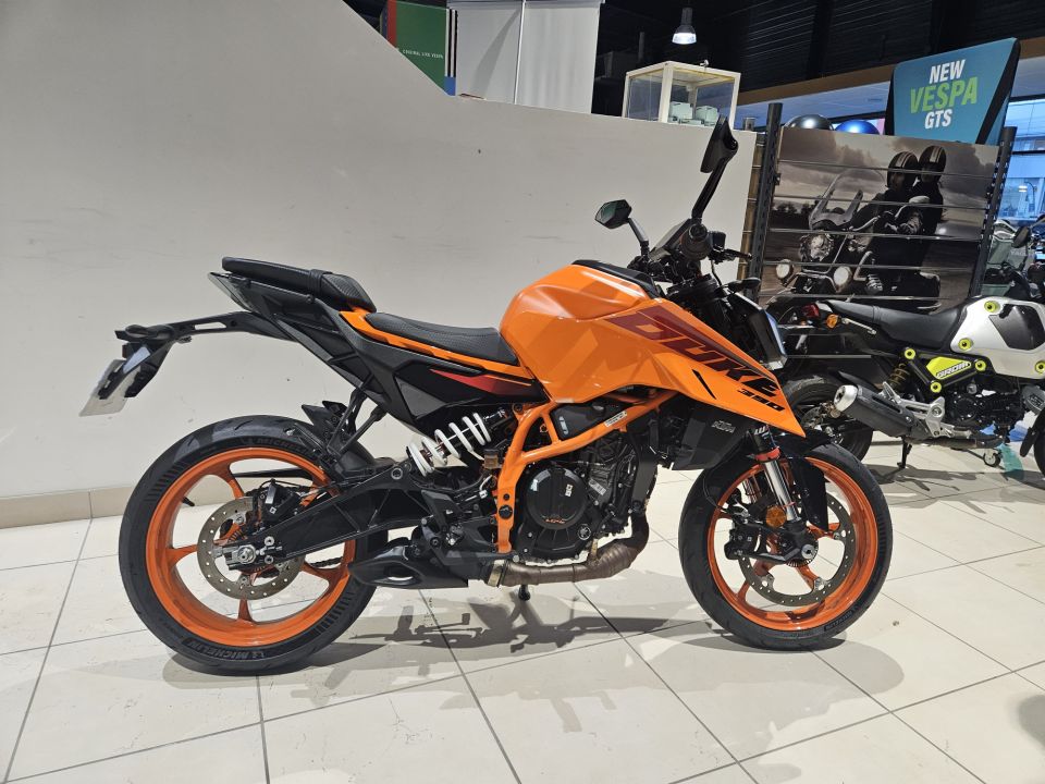 KTM 390 DUKE 4