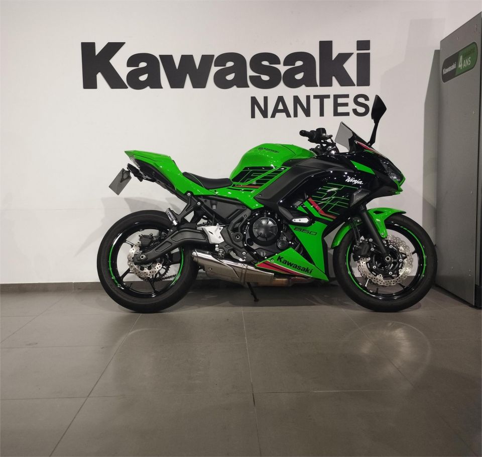 KAWASAKI NINJA 650 4