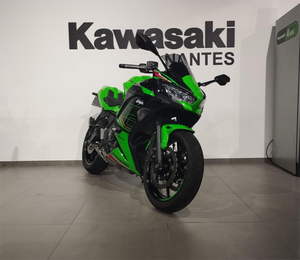 KAWASAKI NINJA 650 4
